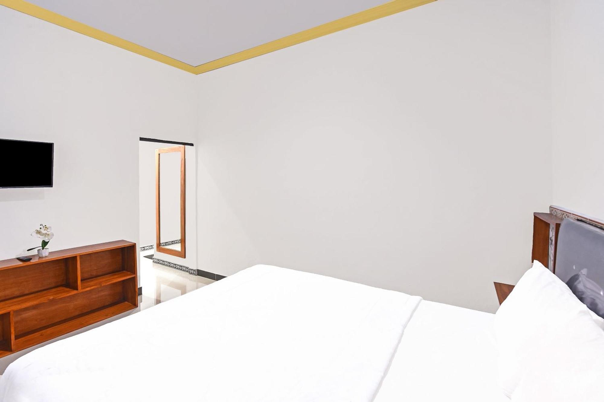 Oyo 91192 Homestay Antara Гилиманук Экстерьер фото