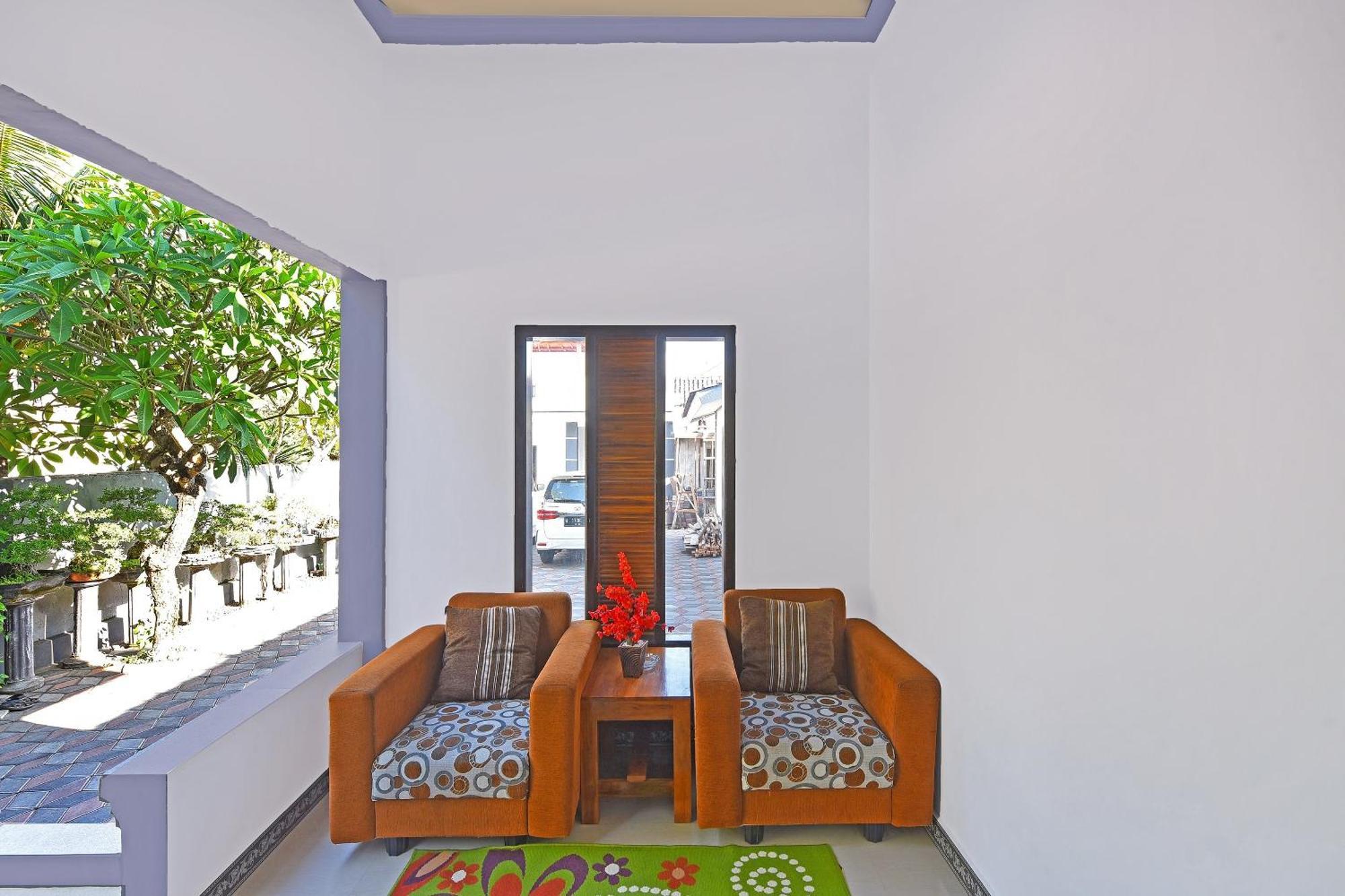 Oyo 91192 Homestay Antara Гилиманук Экстерьер фото