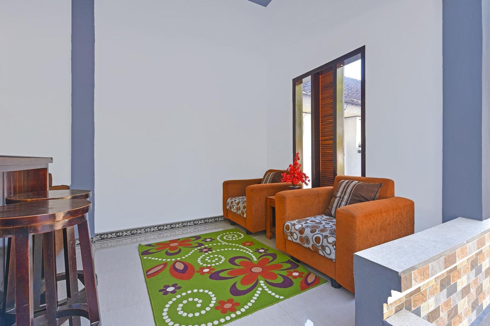 Oyo 91192 Homestay Antara Гилиманук Экстерьер фото