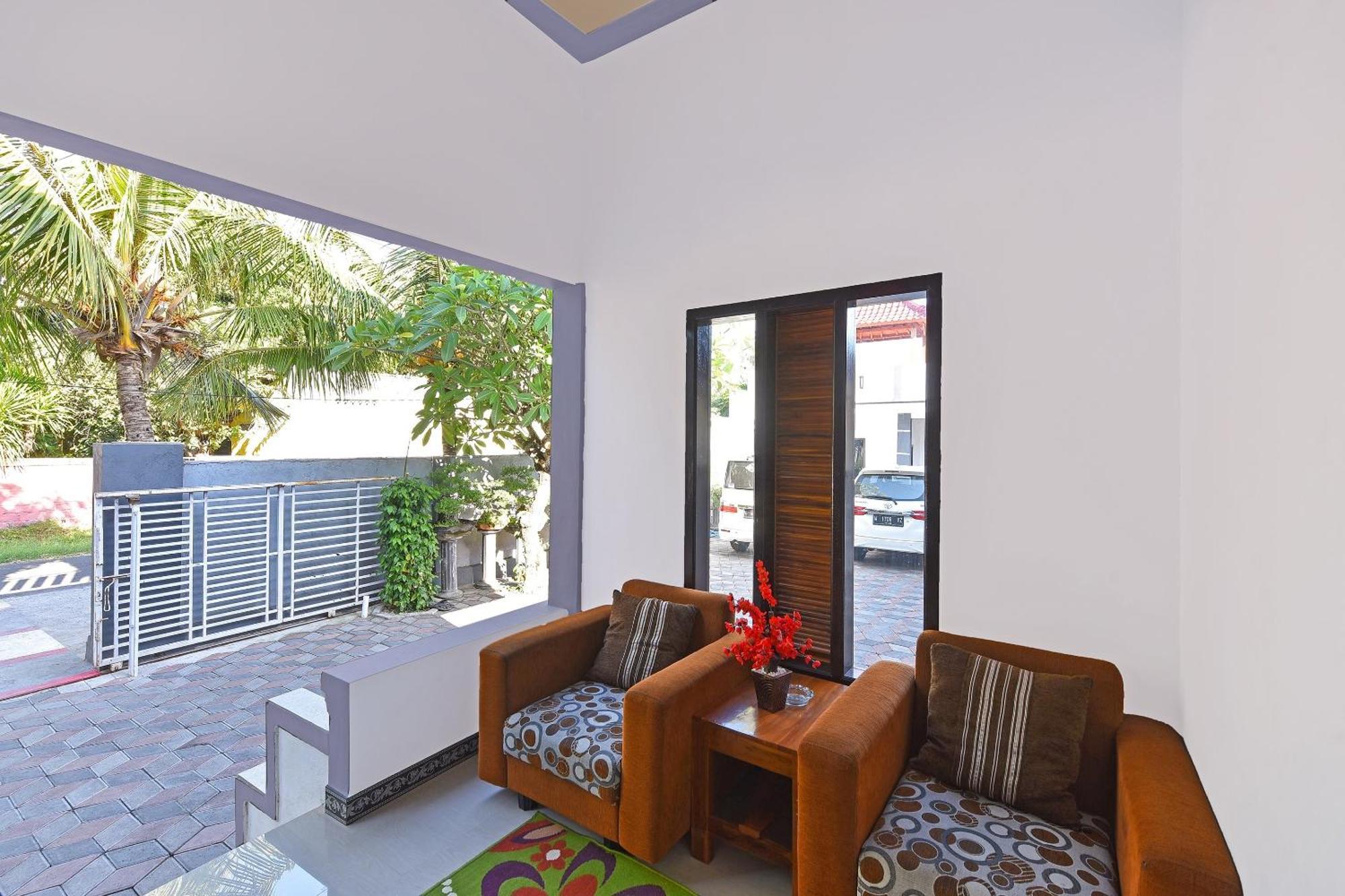 Oyo 91192 Homestay Antara Гилиманук Экстерьер фото