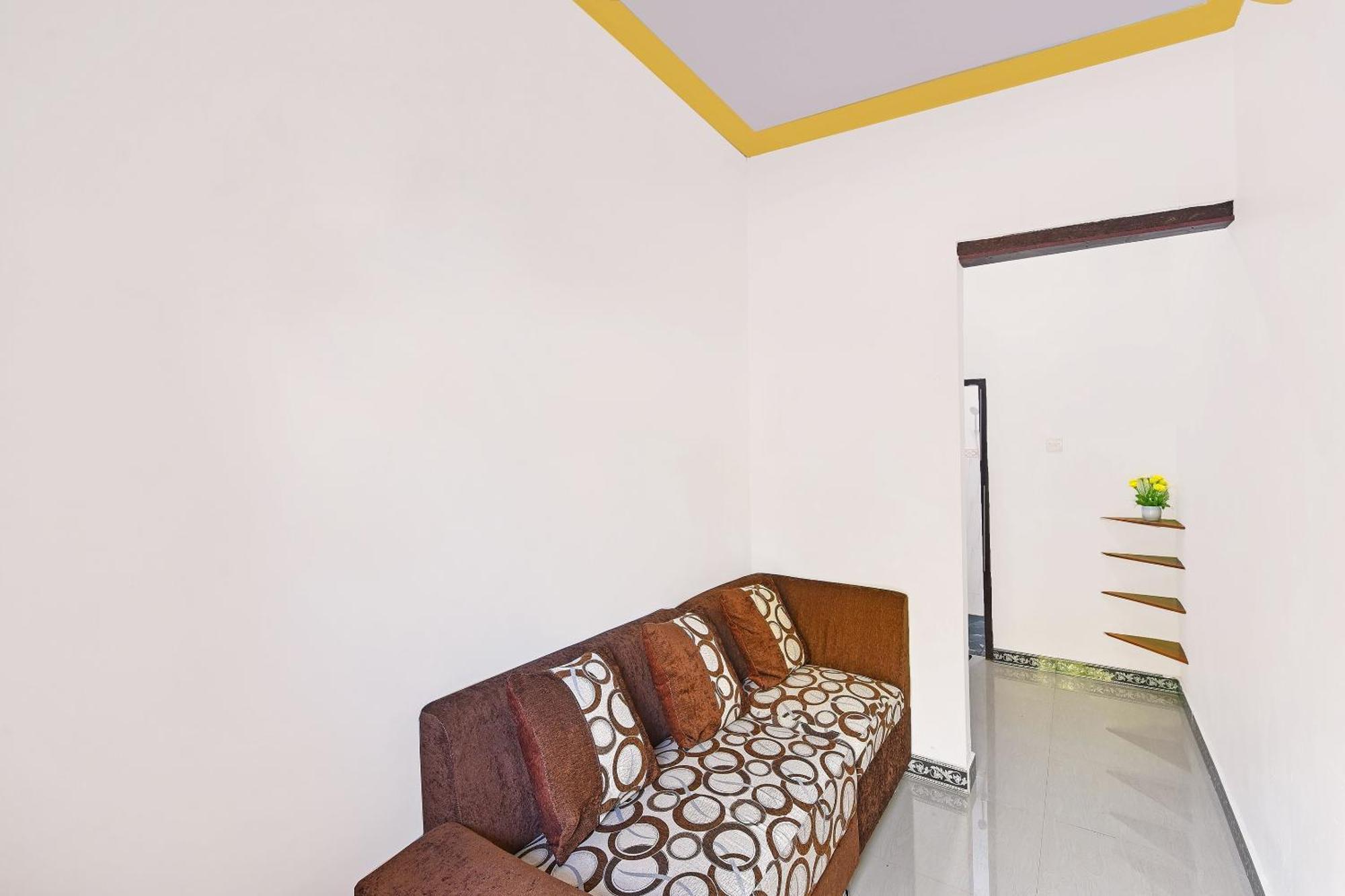 Oyo 91192 Homestay Antara Гилиманук Экстерьер фото