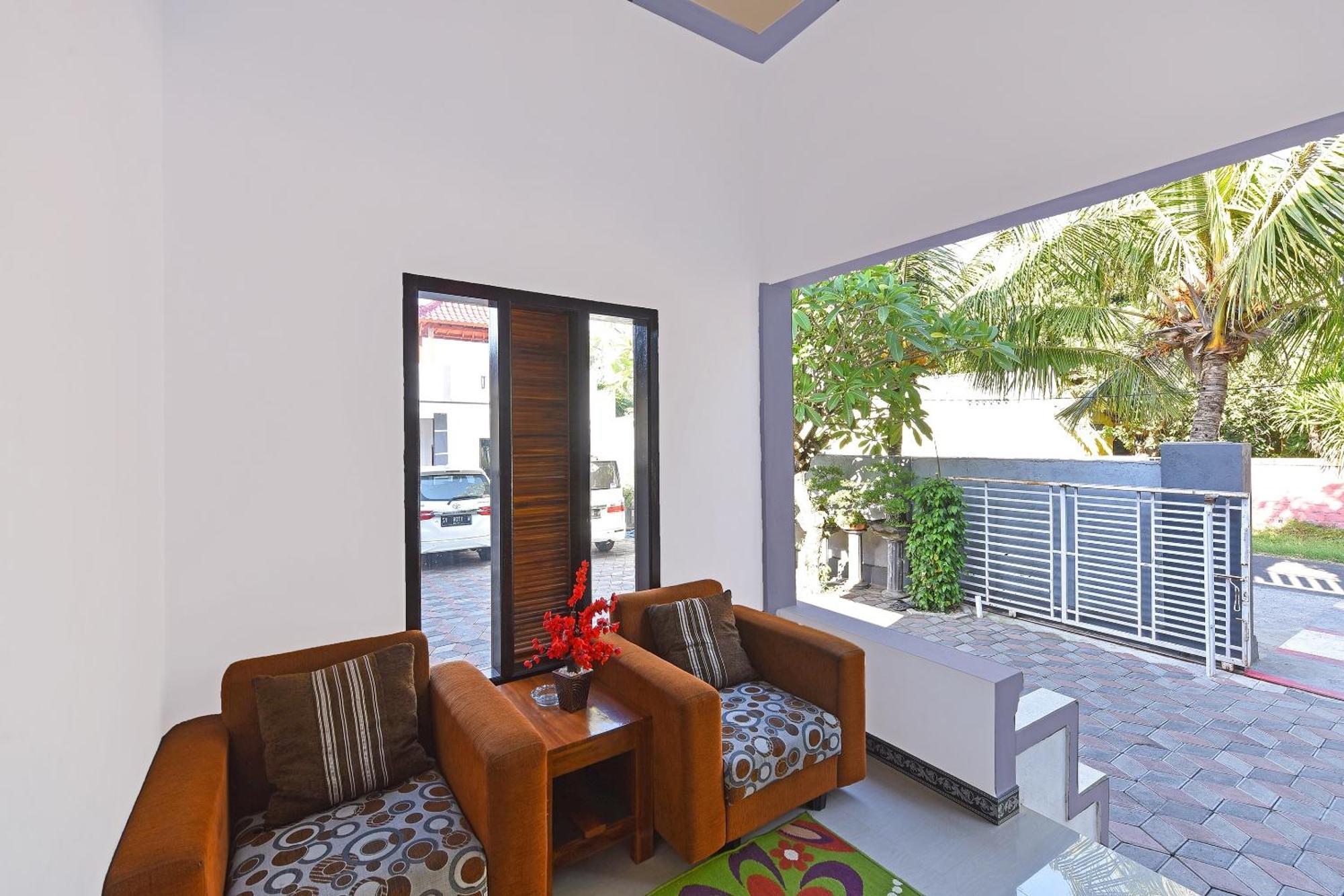 Oyo 91192 Homestay Antara Гилиманук Экстерьер фото